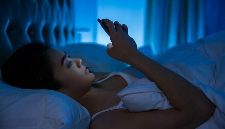 using mobile in bed time